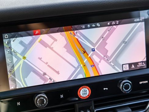 Certified 2025 Porsche Macan image 51