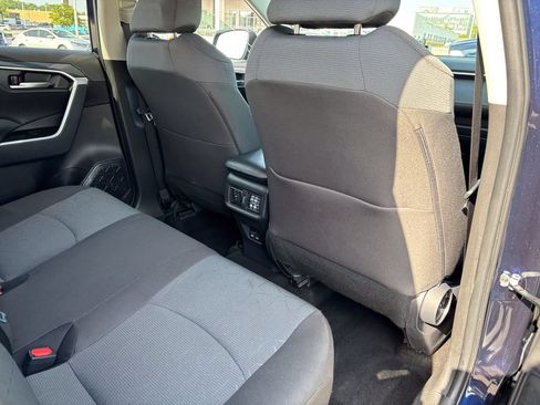Used 2025 Toyota RAV4 XLE AWD/4WD image 39