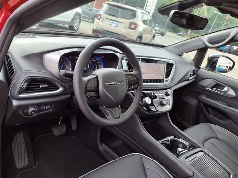 New 2026 Chrysler Pacifica Limited w/ S Appearance Package image 8