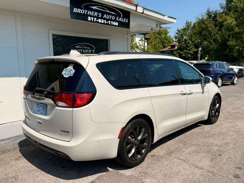 Used 2019 Chrysler Pacifica Limited w/ Advanced Safetytec Group FWD image 17