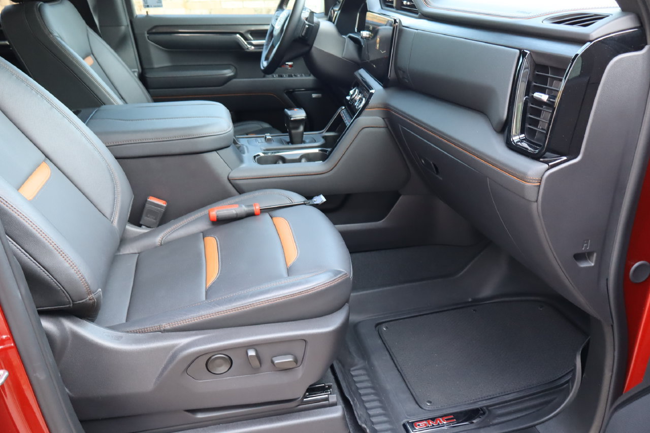 Used 2024 GMC Sierra 1500 AT4 w/ Technology Package AWD/4WD image 17