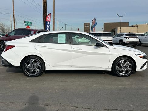 Certified 2025 Hyundai Elantra SEL image 3