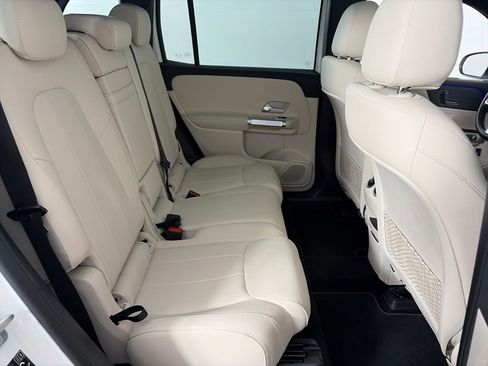 Used 2023 Mercedes-Benz EQB 300 4MATIC image 29