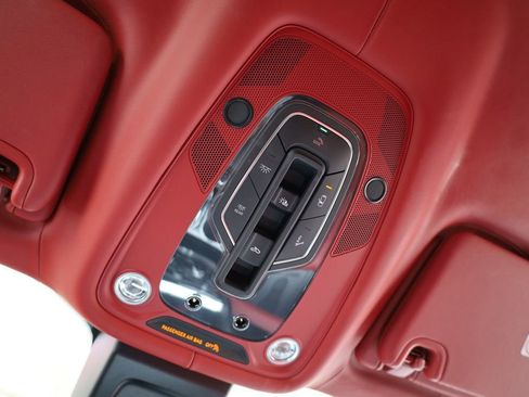 Used 2023 Bentley Bentayga Extended Wheelbase image 40