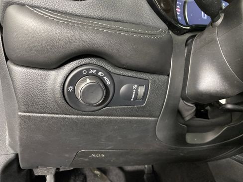 Used 2024 Dodge Durango SXT image 25