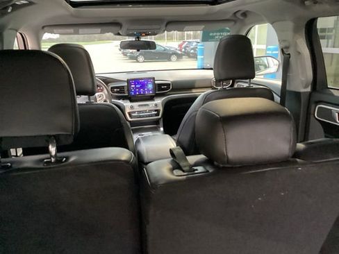 Used 2022 Ford Explorer XLT w/ Equipment Group 202A image 14