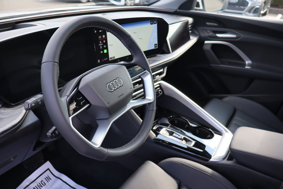 Used 2025 Audi Q5 Prestige AWD/4WD image 13