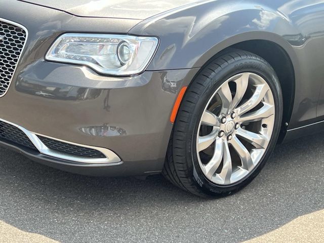 Used 2020 Chrysler 300 Touring w/ Chrome Appearance Package RWD image 7