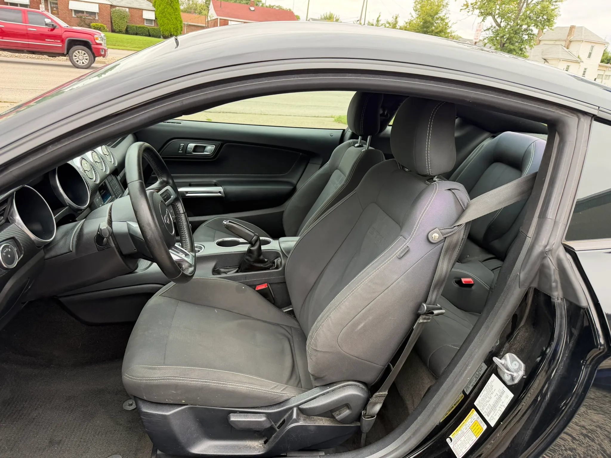 Used 2018 Ford Mustang Coupe RWD image 12