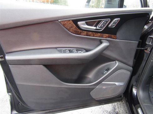 Used 2018 Audi Q7 3.0T Premium Plus image 9