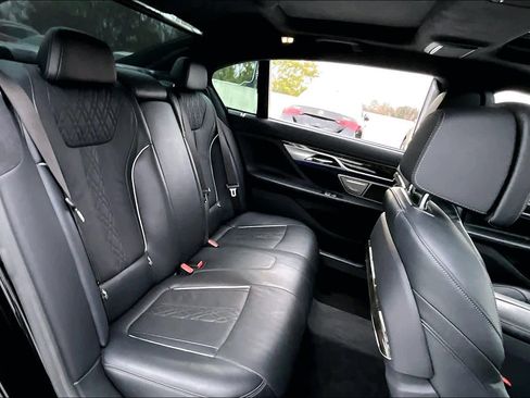 Used 2020 BMW 745e xDrive image 18