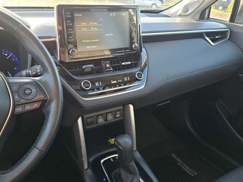 Certified 2022 Toyota Corolla Cross XLE image 35