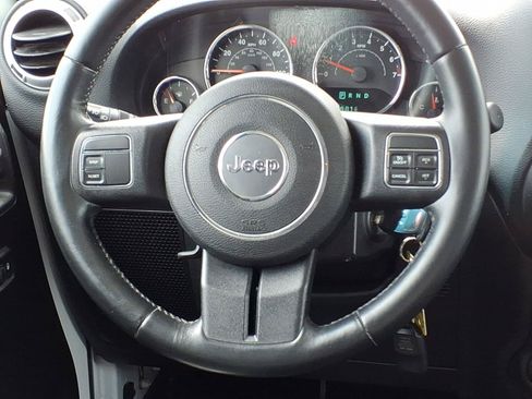 Used 2016 Jeep Wrangler Rubicon w/ Power Convenience Group AWD/4WD image 14