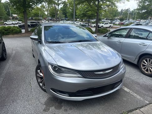 Used 2015 Chrysler 200 S w/ Navigation & Sound Group I FWD image 2