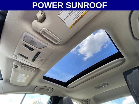 Used 2022 Toyota Corolla LE FWD image 2