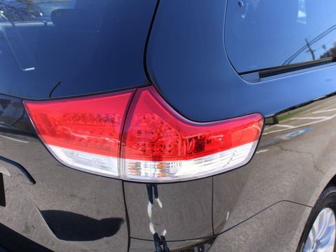 Used 2012 Toyota Sienna XLE image 24