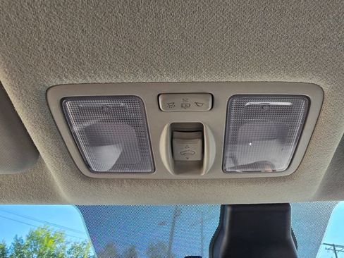 Used 2025 Hyundai Venue SEL FWD image 24