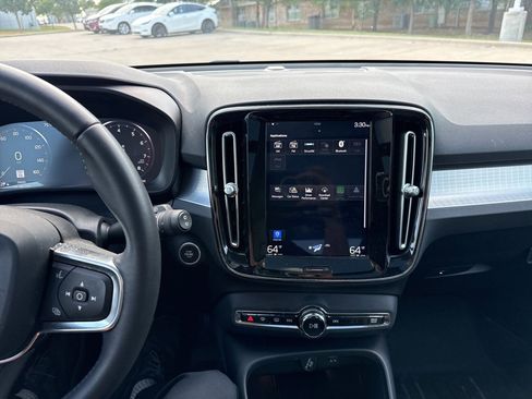 Used 2020 Volvo XC40 T5 Momentum image 25