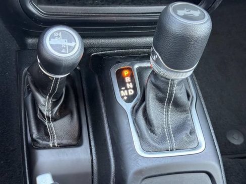 Used 2020 Jeep Wrangler Unlimited Sahara AWD/4WD image 27
