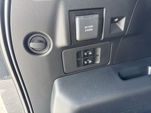 Used 2025 Lexus LX 700h F Sport image 42