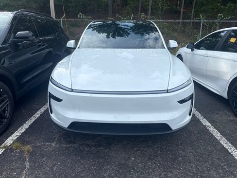 Used 2026 Tesla Model Y Long Range AWD/4WD image 2