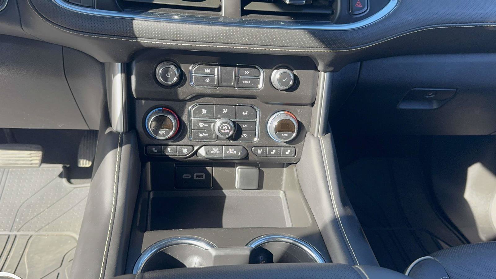 Used 2024 Chevrolet Tahoe Premier AWD/4WD image 21
