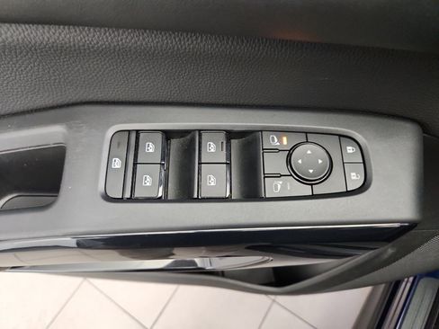 Used 2025 Nissan Pathfinder SV AWD/4WD image 9