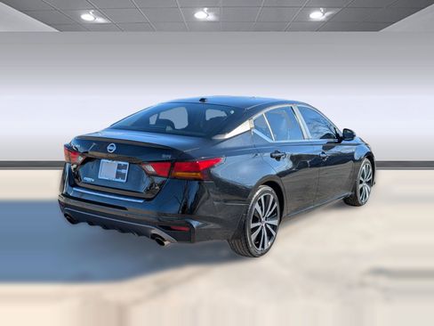 Used 2021 Nissan Altima 2.5 SR w/ SR Premium Package image 9