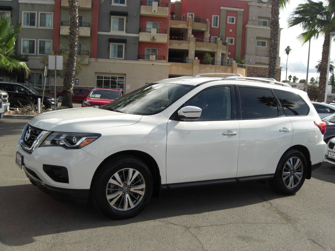 Used 2020 Nissan Pathfinder S FWD image 3