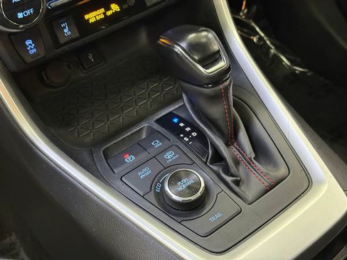 Used 2021 Toyota RAV4 SE w/ Weather & Moonroof Package AWD/4WD image 24