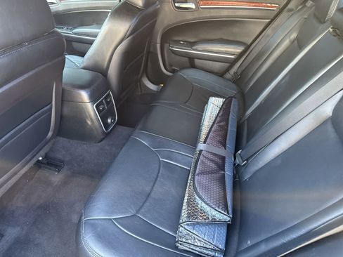Used 2014 Chrysler 300 RWD image 10