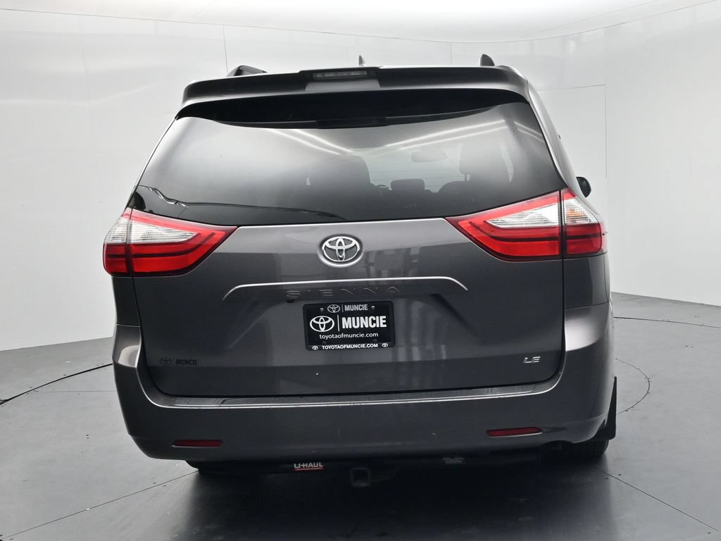 Used 2019 Toyota Sienna LE w/ Carpet Mat Package FWD image 7