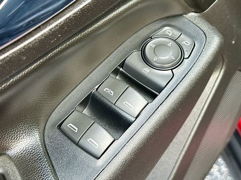 Used 2020 Chevrolet Equinox LT w/ Driver Convenience Package image 18