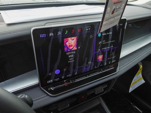 New 2026 Volkswagen Tiguan SE image 18