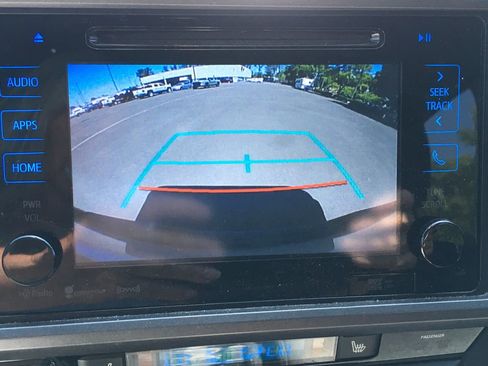 Used 2017 Toyota Tacoma TRD Sport w/ Premium & Technology Package AWD/4WD image 10