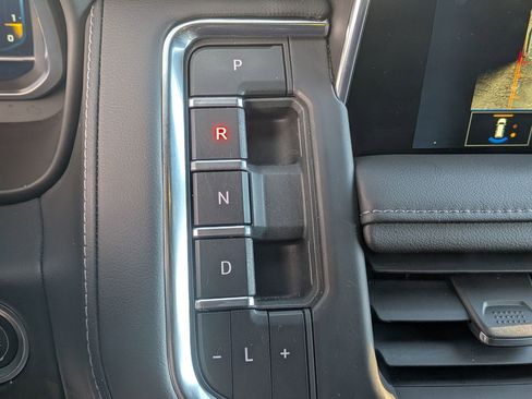 Used 2023 Chevrolet Tahoe Z71 w/ Z71 Off-Road Package image 31