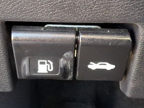 Used 2024 Nissan Versa SV image 24