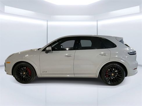 Used 2022 Porsche Cayenne GTS image 2