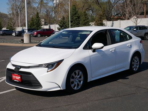 Used 2023 Toyota Corolla LE image 3