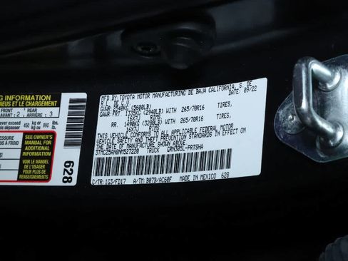 Certified 2022 Toyota Tacoma TRD Off-Road image 18