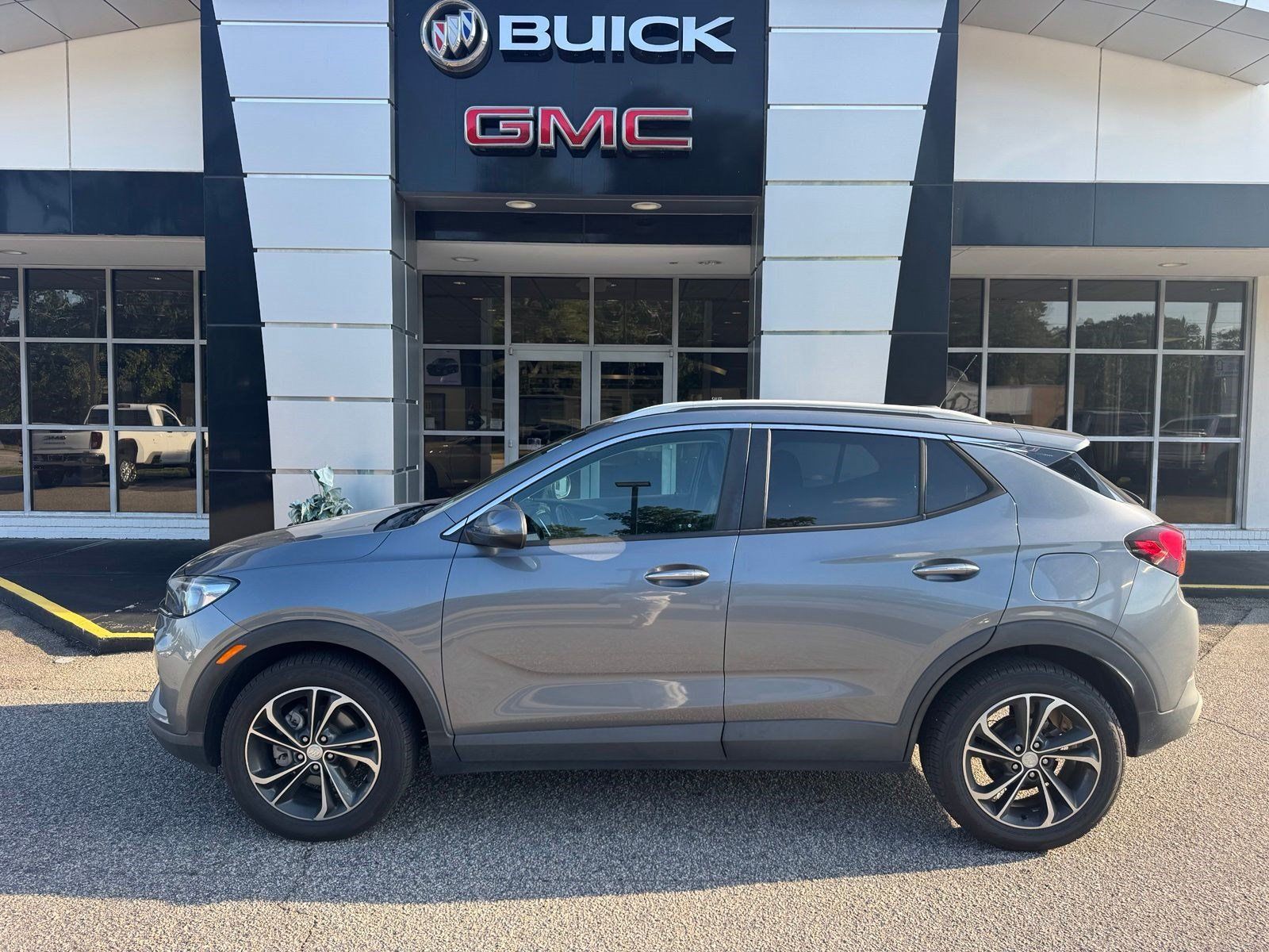 Certified 2020 Buick Encore GX Select FWD image 3
