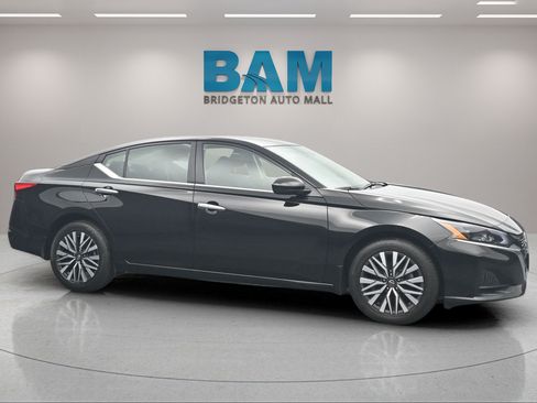 Used 2023 Nissan Altima 2.5 SV AWD/4WD image 1