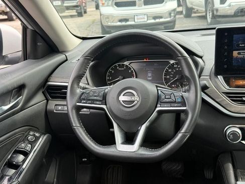 Used 2023 Nissan Altima 2.5 SV FWD image 13