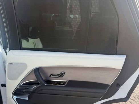 Used 2023 Land Rover Range Rover SE image 13