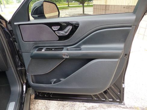 Used 2025 Lincoln Aviator AWD image 49