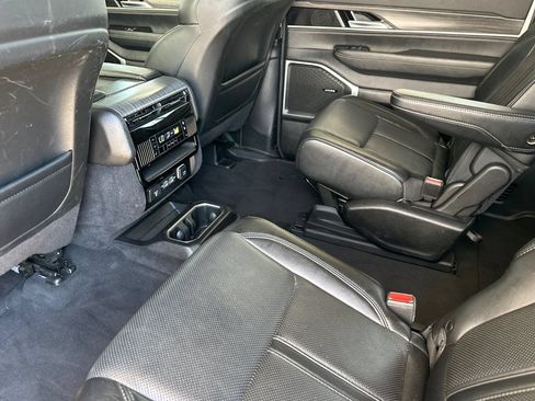 Used 2024 Jeep Wagoneer Series II AWD/4WD image 13