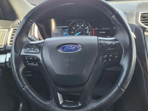 Used 2017 Ford Explorer XLT w/ Equipment Group 202A AWD/4WD image 28