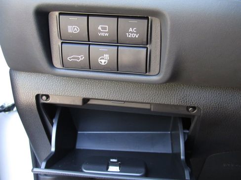 Used 2025 Toyota Highlander Platinum AWD/4WD image 42