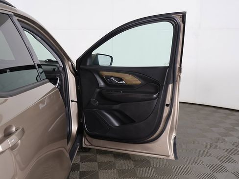 Used 2018 GMC Terrain SLE w/ Driver Convenience Package image 16