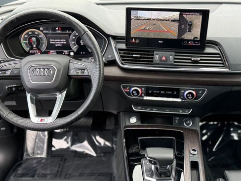 Used 2025 Audi Q5 e Premium Plus w/ Premium Plus Package image 29